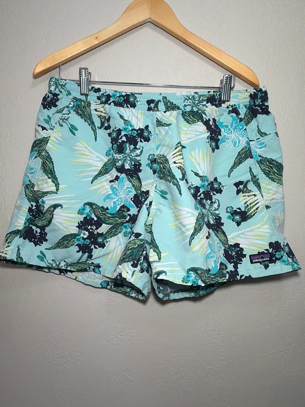 Patagonia Women’s Baggies shorts in a light blue/green floral SZ L